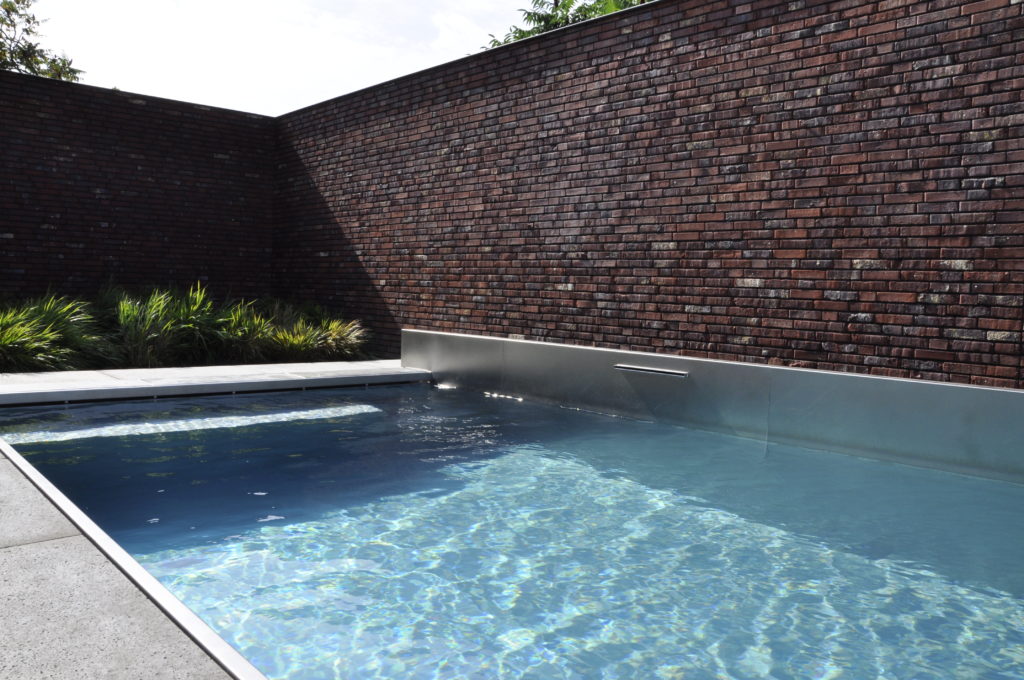 Inox zwembad met ingebouwde fontein