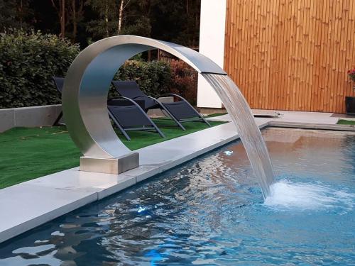 Inox zwembad fontein