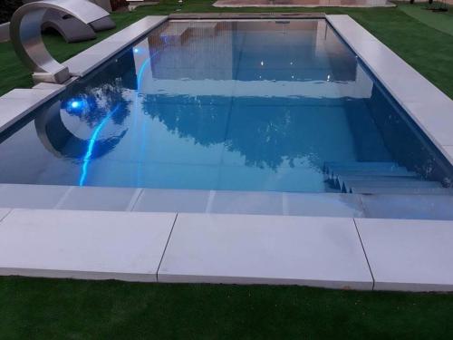 Inox zwembad met verlichting en fontein